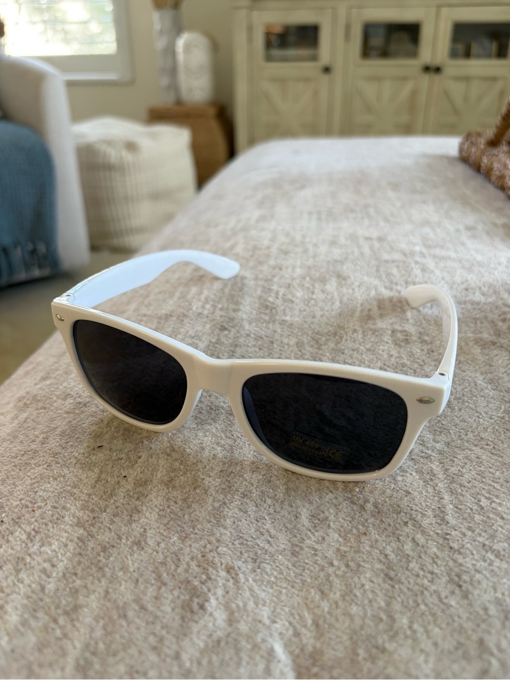 White Wayfarer Style Sunglasses Tinted Lens New